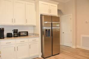 Interior - Beautiful Large New House Near U of South AL for 18 (Mobile)