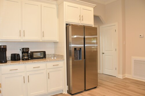 Beautiful Large New House Near U of South AL for 18