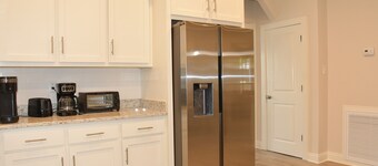 Beautiful Large New House Near U of South AL for 18