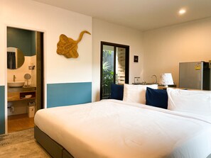 Minibar con artículos gratuitos, wifi gratis y ropa de cama