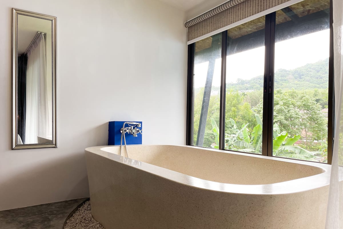 Premier Double Room | Bathroom | Separate bathtub and shower, hair dryer, towels