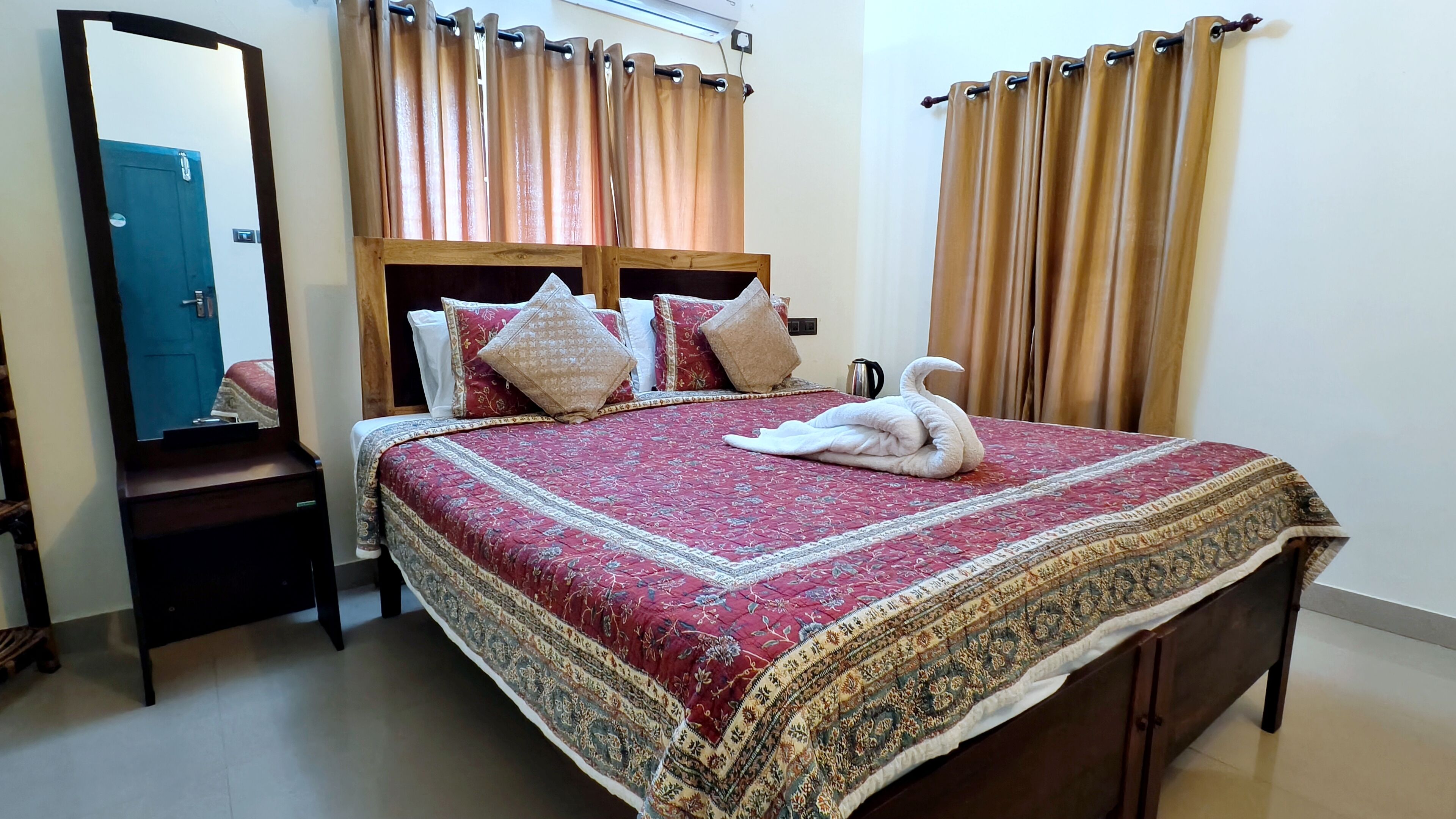 Deluxe Double Room | Individually decorated, free WiFi, bed sheets