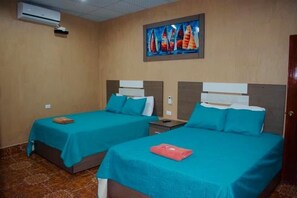 Room | Free WiFi - Hotel La Iguana Dorada (Sipacate)