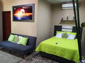 Room | Free WiFi - Hotel La Iguana Dorada (Sipacate)