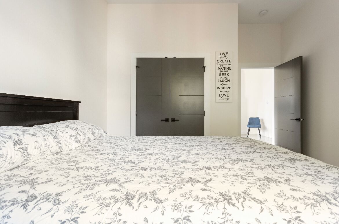 Spacious couple’s getaway w/ separate entrance