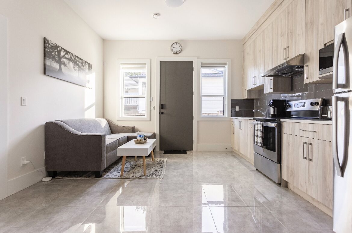 Spacious couple’s getaway w/ separate entrance