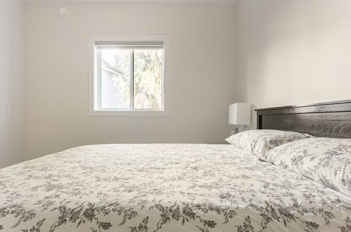 Spacious couple’s getaway w/ separate entrance