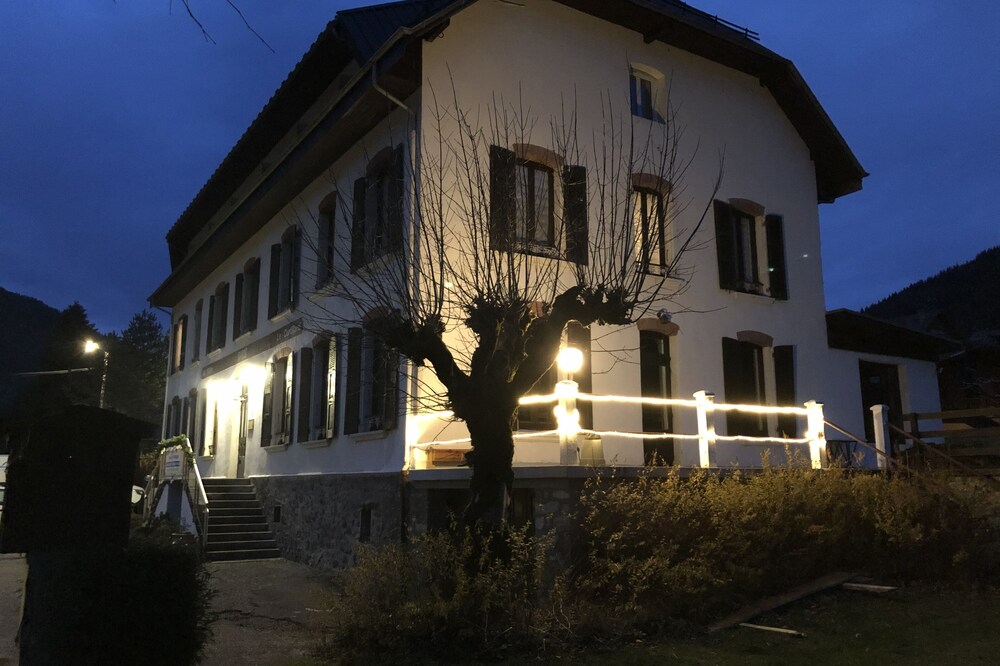 Résidence Gîte de Groupe Dans une Superbe Vallée