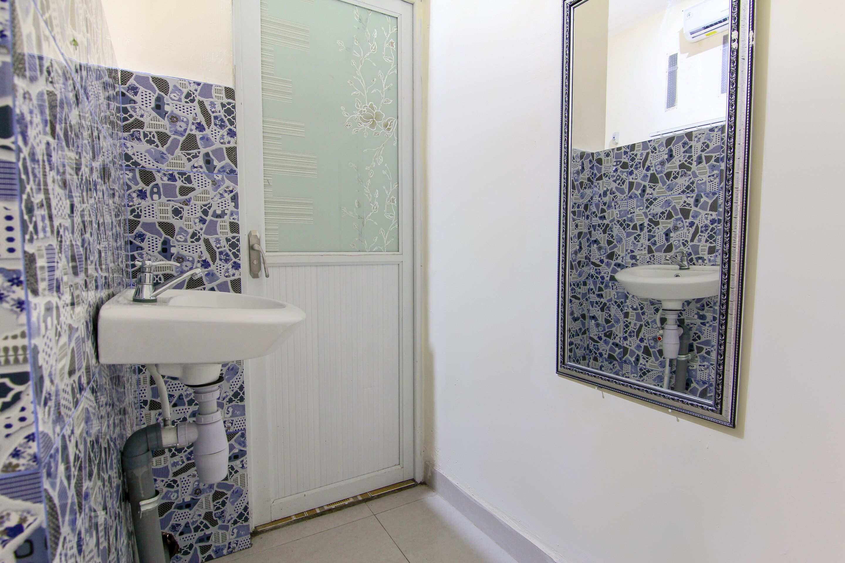 Phòng đôi Tiêu chuẩn | Phòng tắm | Buồng tắm vòi sen, khăn tắm 