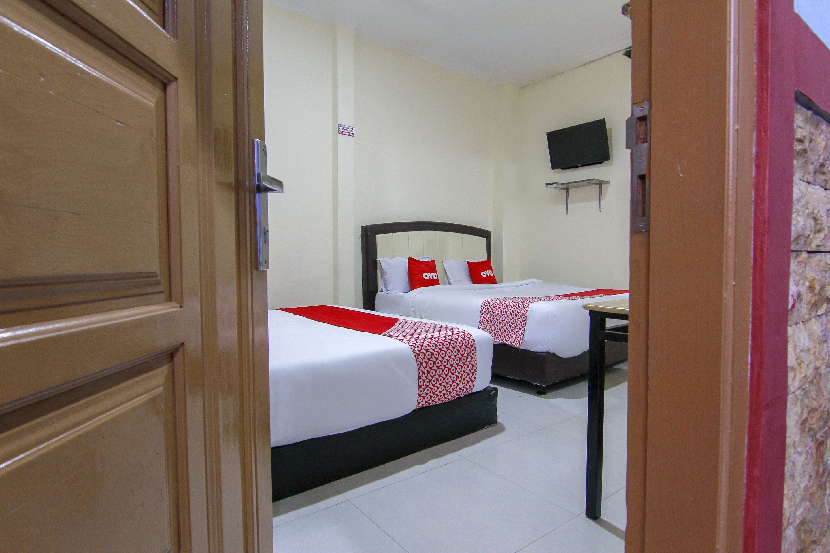 Phòng đôi Deluxe | Khu vực làm việc phù hợp cho laptop 