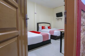 Deluxe Double Room | Laptop workspace, free WiFi, bed sheets - Hotel O Ratu Residence (Medan)