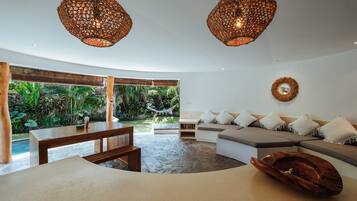 Villa, 1 chambre | Coin séjour