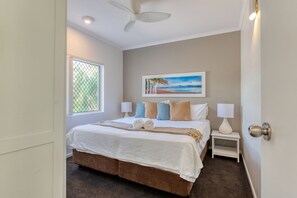 2 bedrooms, desk, iron/ironing board, free WiFi