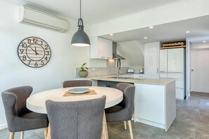 Fridge, microwave, oven, dishwasher - Beautifully renovated 2 bedroom townhouse with office space! (Port Douglas)