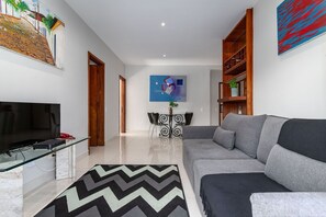 Departamento | Área de sala de estar | Smart TV de 43 pulgadas con canales por cable y Netflix 