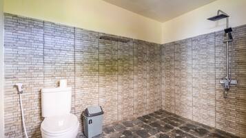 Douche, serviettes fournies