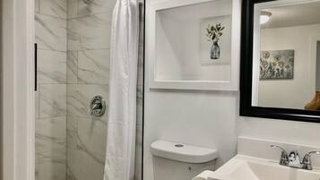 Towels, soap, shampoo, toilet paper