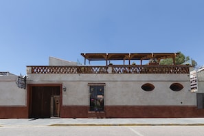Façana frontal de l'allotjament