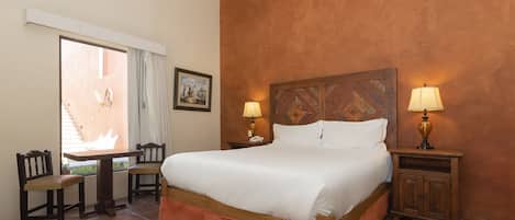 Superior Room | Desk, soundproofing, iron/ironing board, bed sheets