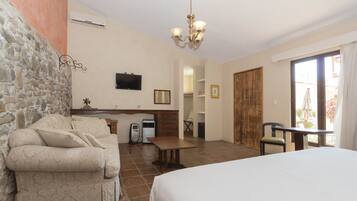 Habitación doble Deluxe | Escritorio, insonorización y tabla de planchar con plancha