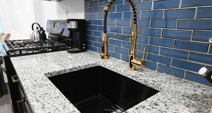 Renovated 2 bedroom entire apartment w/parking