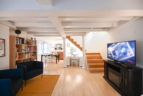 42 Wood Ave · 5 Minute Walk To Beach! Amazing Backyard Space!