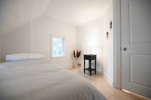 3 slaapkamers, een bureau, een strijkplank/strijkijzer, wifi
