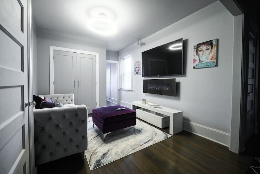 59 Rennell St, Bridgeport · Lovely 1 Bedroom Cozy Modern Apartment W/75 4k Tv - Fairfield, CT