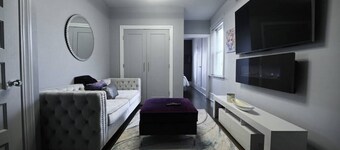 59 Rennell St, Bridgeport · Lovely 1 bedroom cozy modern apartment w/75” 4K TV