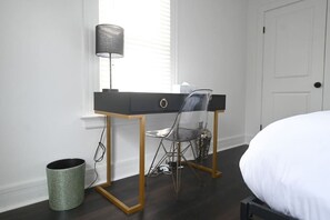 2 bedrooms, desk, iron/ironing board, WiFi