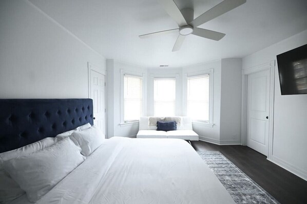 2 bedrooms, desk, iron/ironing board, WiFi