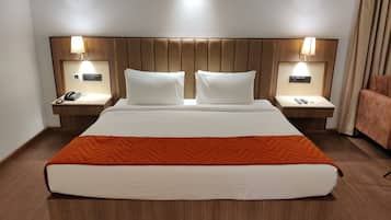 Luxury Room | In-room safe, iron/ironing board, free WiFi, bed sheets