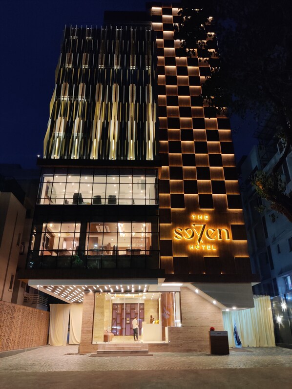 Front of property - The Seven Hotel (Nagpur)