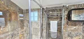 Shower, hair dryer - Glynne Street by Switchback Stays (Cardiff)