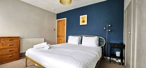 2 soverom, skrivebord, strykejern/-brett og wi-fi (inkludert)