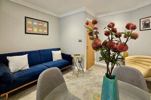 Smart TV - No.5 - The Philog by Switchback Stays (Cardiff)