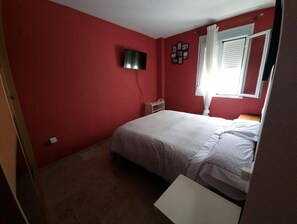 2 slaapkamers, een strijkplank/strijkijzer, gratis wifi, beddengoed