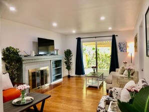 TV - Spacious AC 2 BR Unit w/ Covered Deck (Hayward)