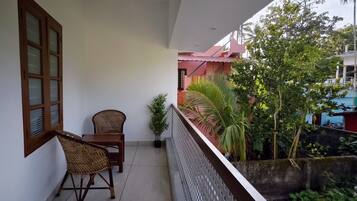 Standard Double Room | Courtyard view