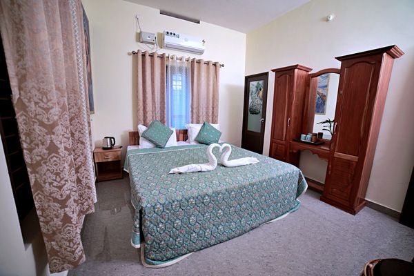 Deluxe Double Room | Individually decorated, free WiFi, bed sheets