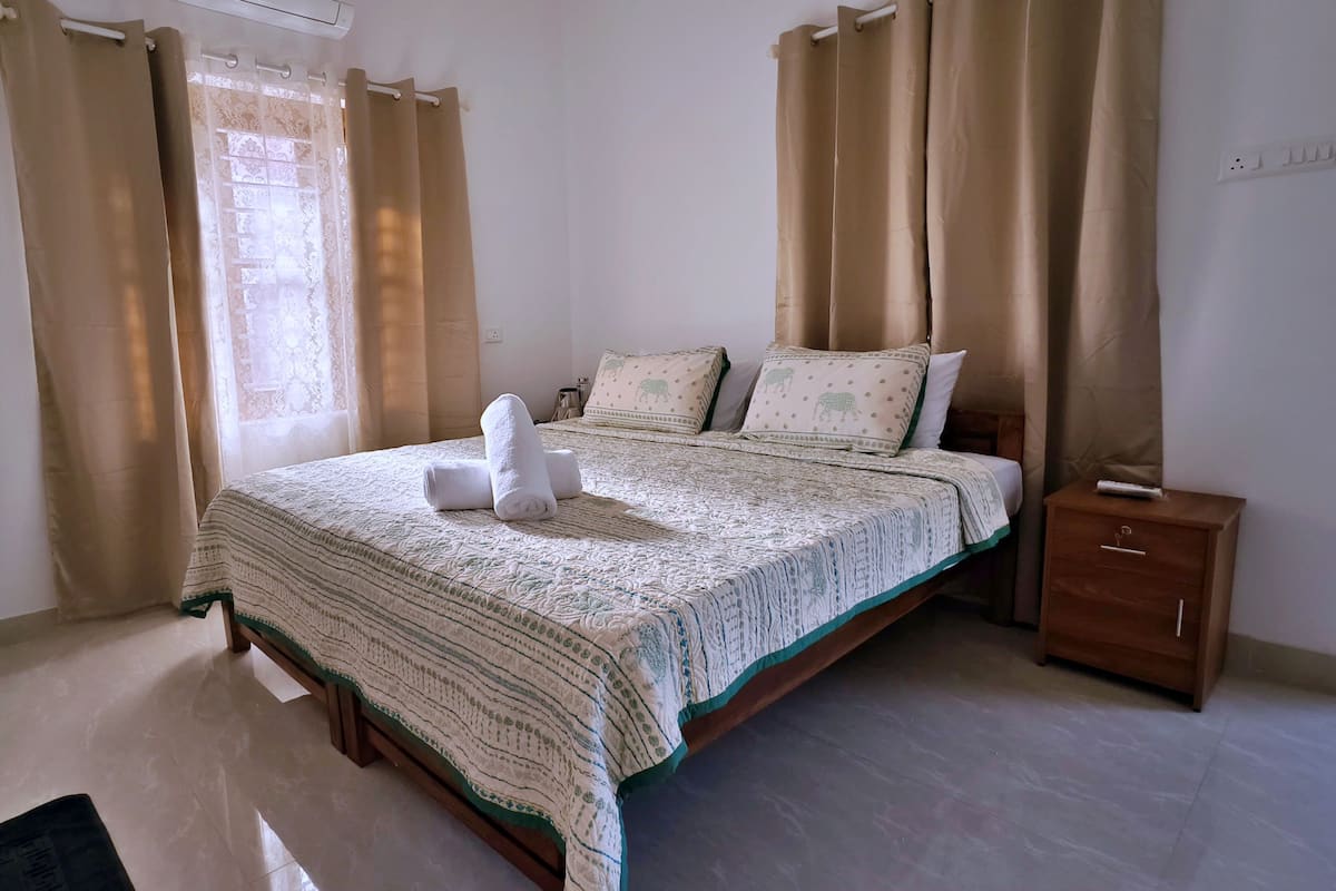 Habitación doble estándar | Decoración personalizada, wifi gratis y ropa de cama