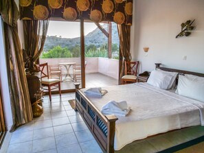 4 soverom, safe på rommet, strykejern/-brett og reiseseng for barn