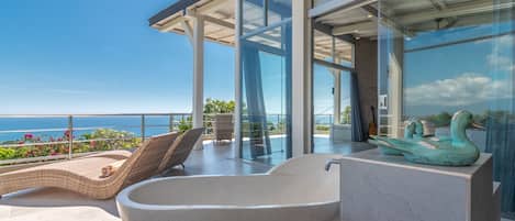 Luxury Studio Suite, 1 Bedroom, Ocean View | Bathroom