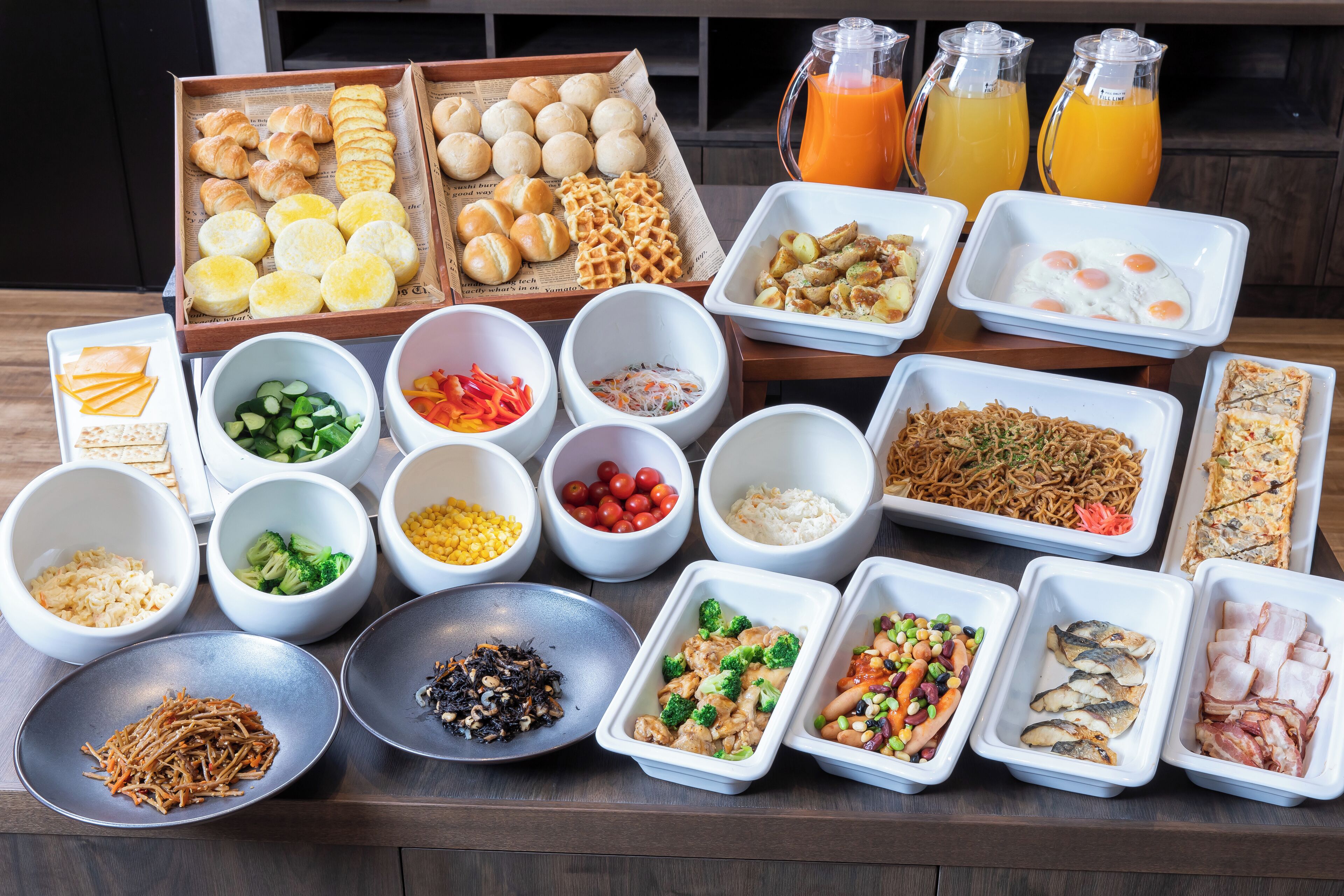 Petit déjeuner buffet (1700 JPY par personne)