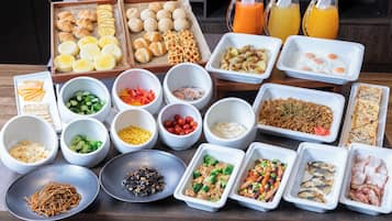 Petit déjeuner buffet (1700 JPY par personne)