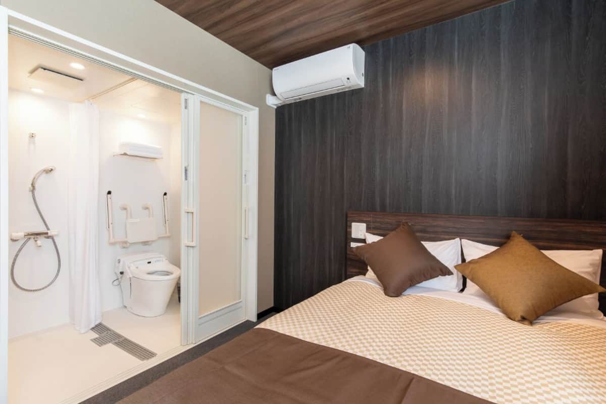 Desk, free WiFi, bed sheets