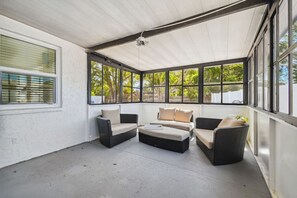 TV, fireplace, ping pong