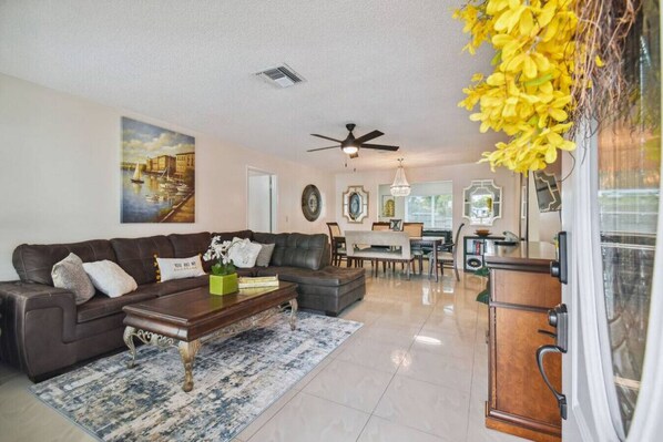 TV, fireplace, table tennis - Weeki Wachee Getaway | King Bed & Huge Yard (Spring Hill)