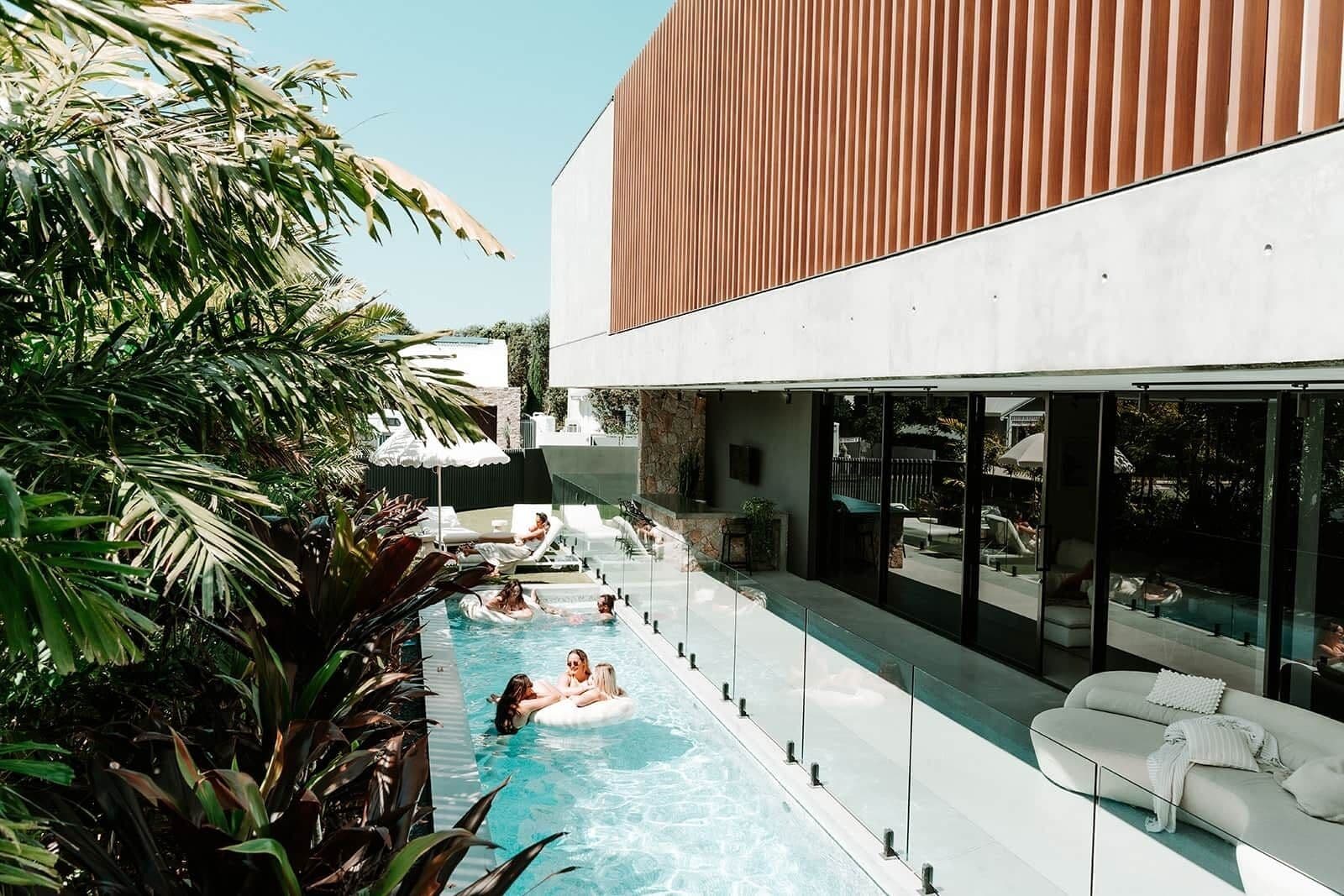 Mana Beach House - Heated pool and outdoor bar