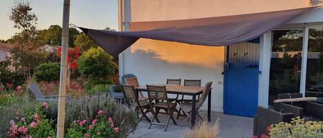 تناول الطعام بالخارج